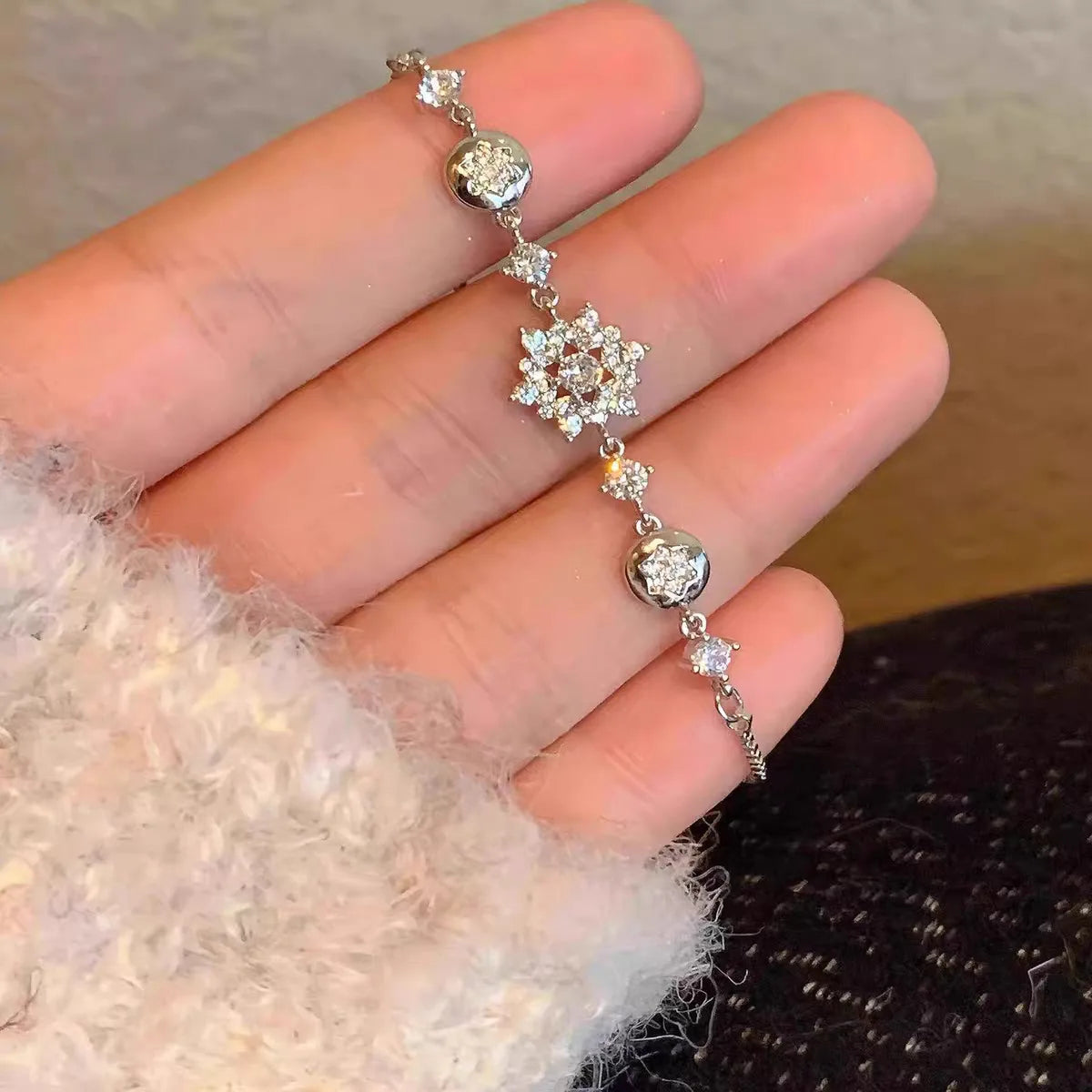 ChooseMe Handmade Sparkling Zircon Flower Alloy Bracelet