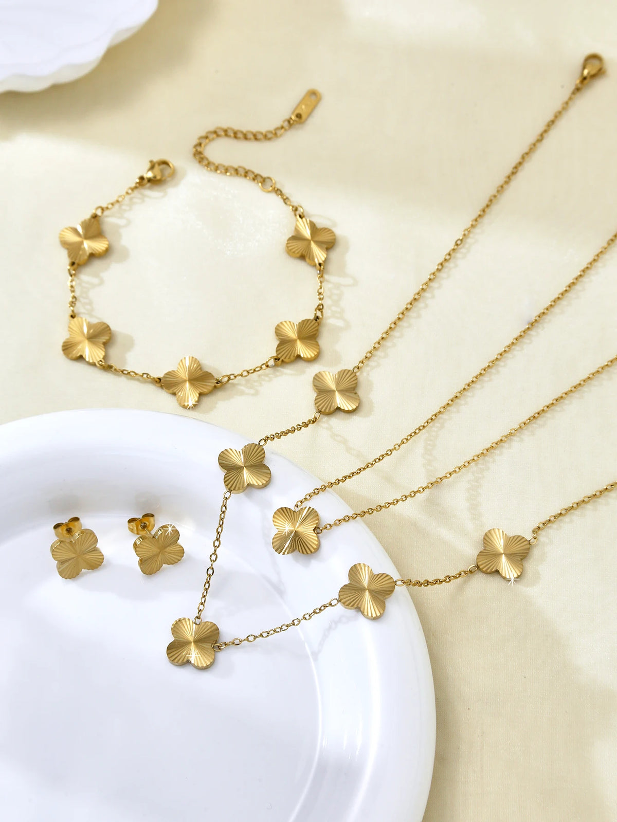 1 Piece Elegant Charm Light Luxury Stainless Steel Glossy Laser Pattern Four-Leaf Flower Necklace Bracelet Earrings Female