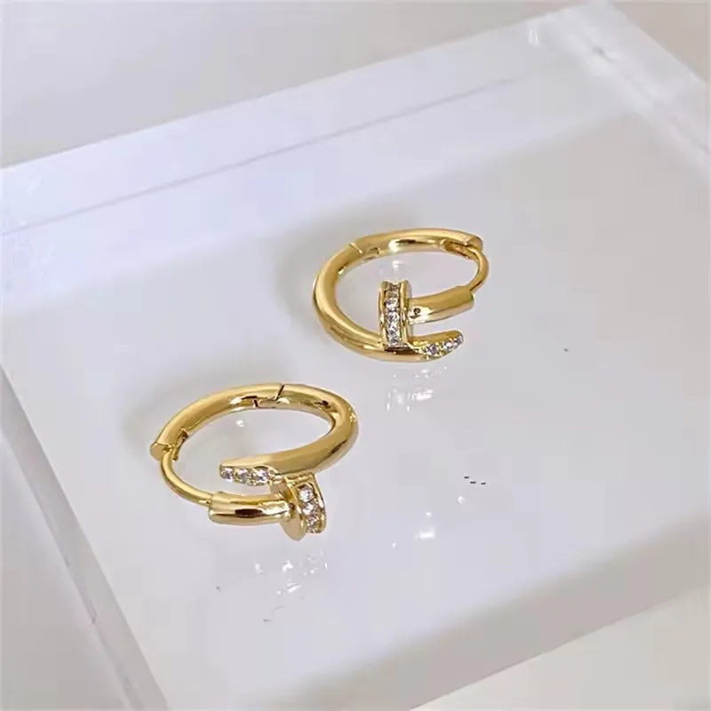 Boucles d'oreilles créoles rondes en cristal brillant et charmantes pour femmes, boucles d'oreilles minimalistes en forme de clou, bijoux tendance or/argent