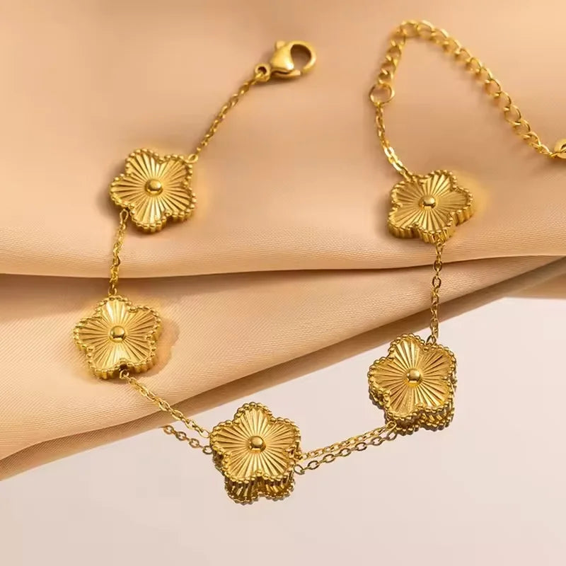 Bracelet necklace, stainless steel five-leaf clover jewelry set, classic women's new fashionable jewelry five-leaf clover