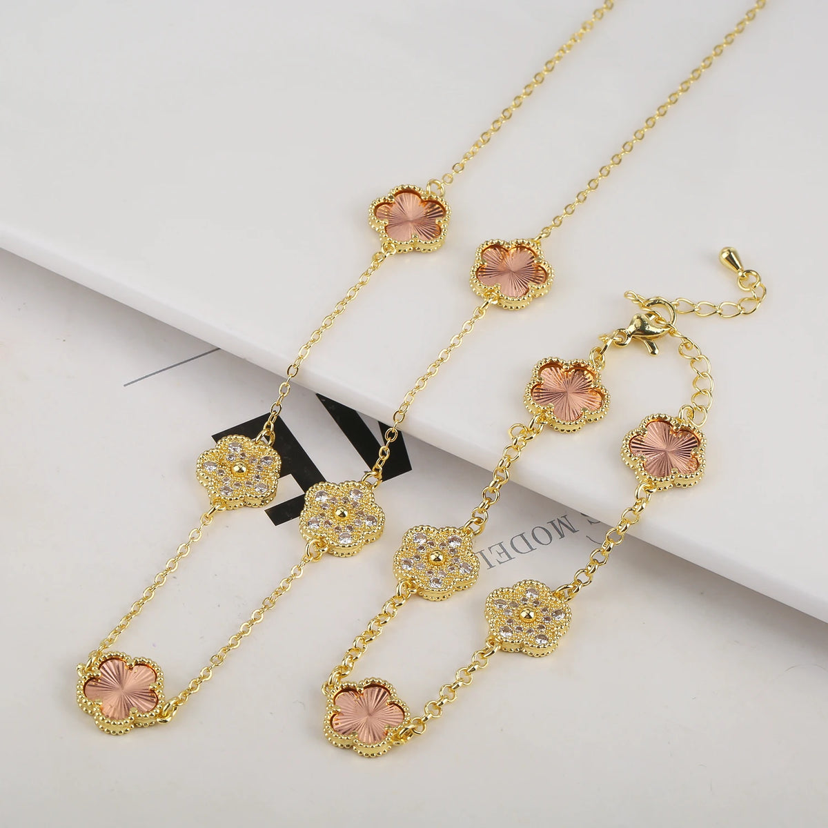 Hot Selling 18K Color Retention Electroplating New Plant Five Leaf Flower Micro Inlaid Zircon Set Necklace/Bracelet Women Clover