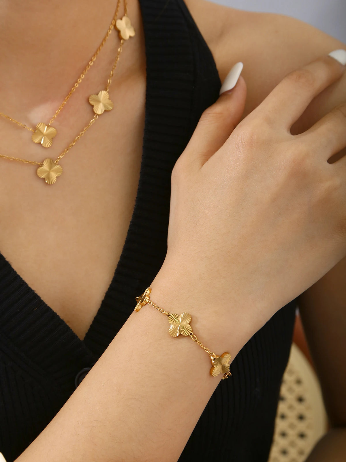 1 Piece Elegant Charm Light Luxury Stainless Steel Glossy Laser Pattern Four-Leaf Flower Necklace Bracelet Earrings Female