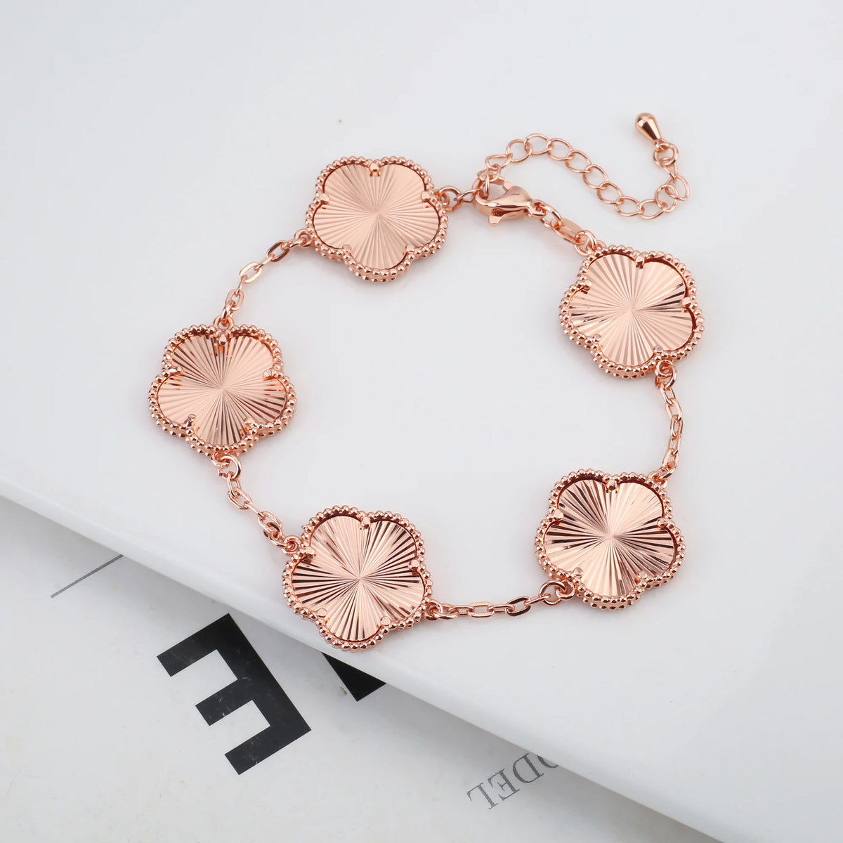 2025 Luxury Hot Selling Shiny Metal New Design Plant Five Leaf Flower Set 15mm Double Sided Women's Gilded Gift Clover