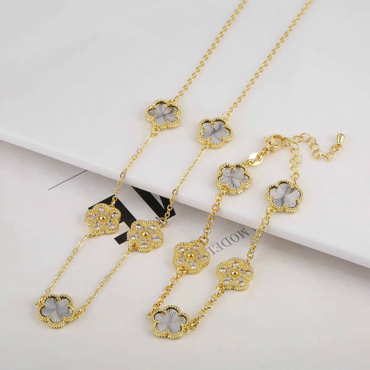 Hot Selling 18K Color Retention Electroplating New Plant Five Leaf Flower Micro Inlaid Zircon Set Necklace/Bracelet Women Clover