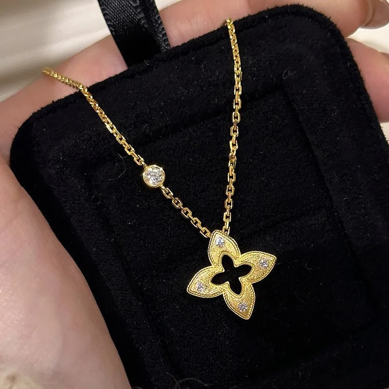 Women's Heavy Duty Hollow Four Leaf Clover Necklace Hot Sale Of The Season New Style Bubu Style Clavicle Chain Geometric Shap...