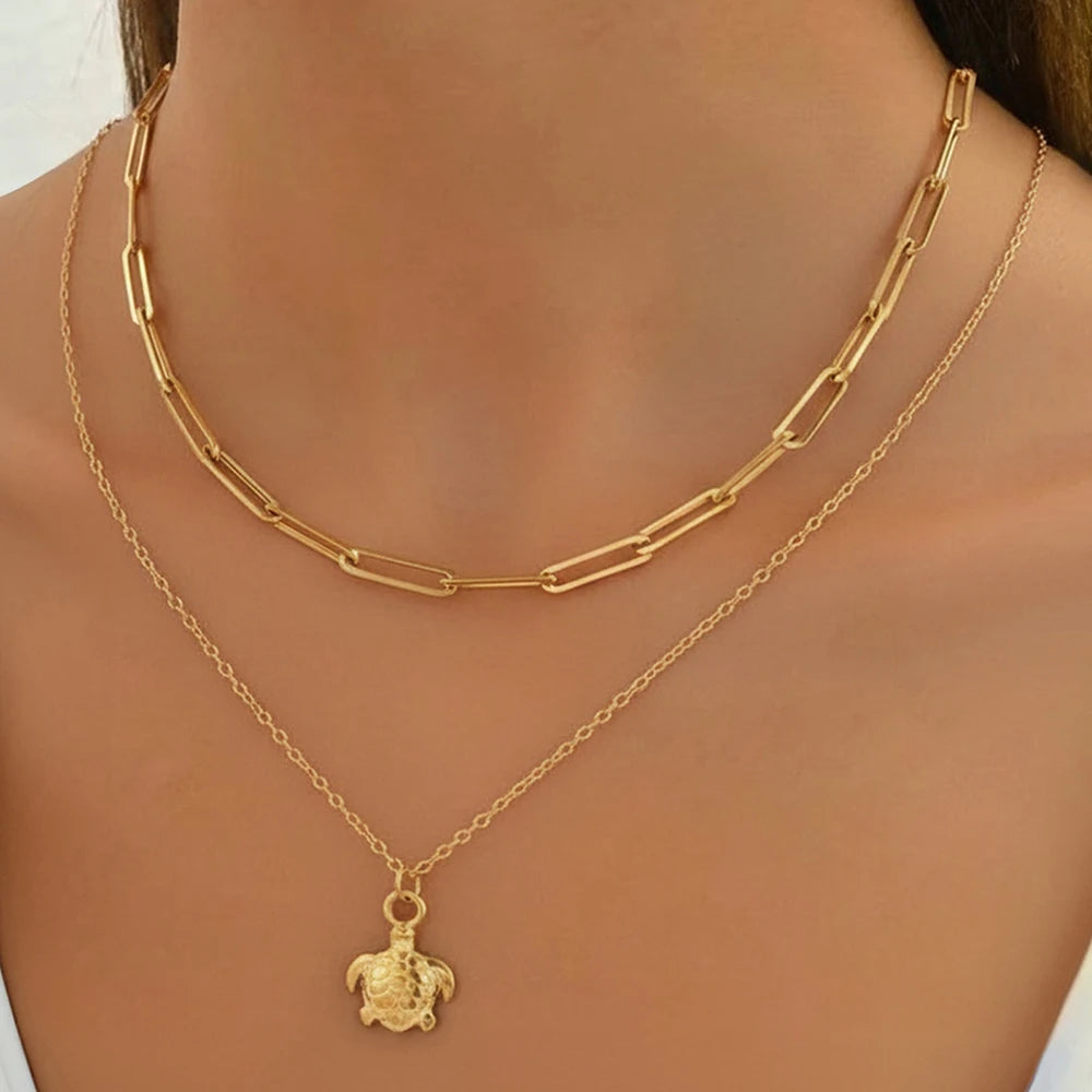 Stainless steel double-layered turtle-shaped pendant necklace: a minimalist, elegant piece of jewellery for women to wear every