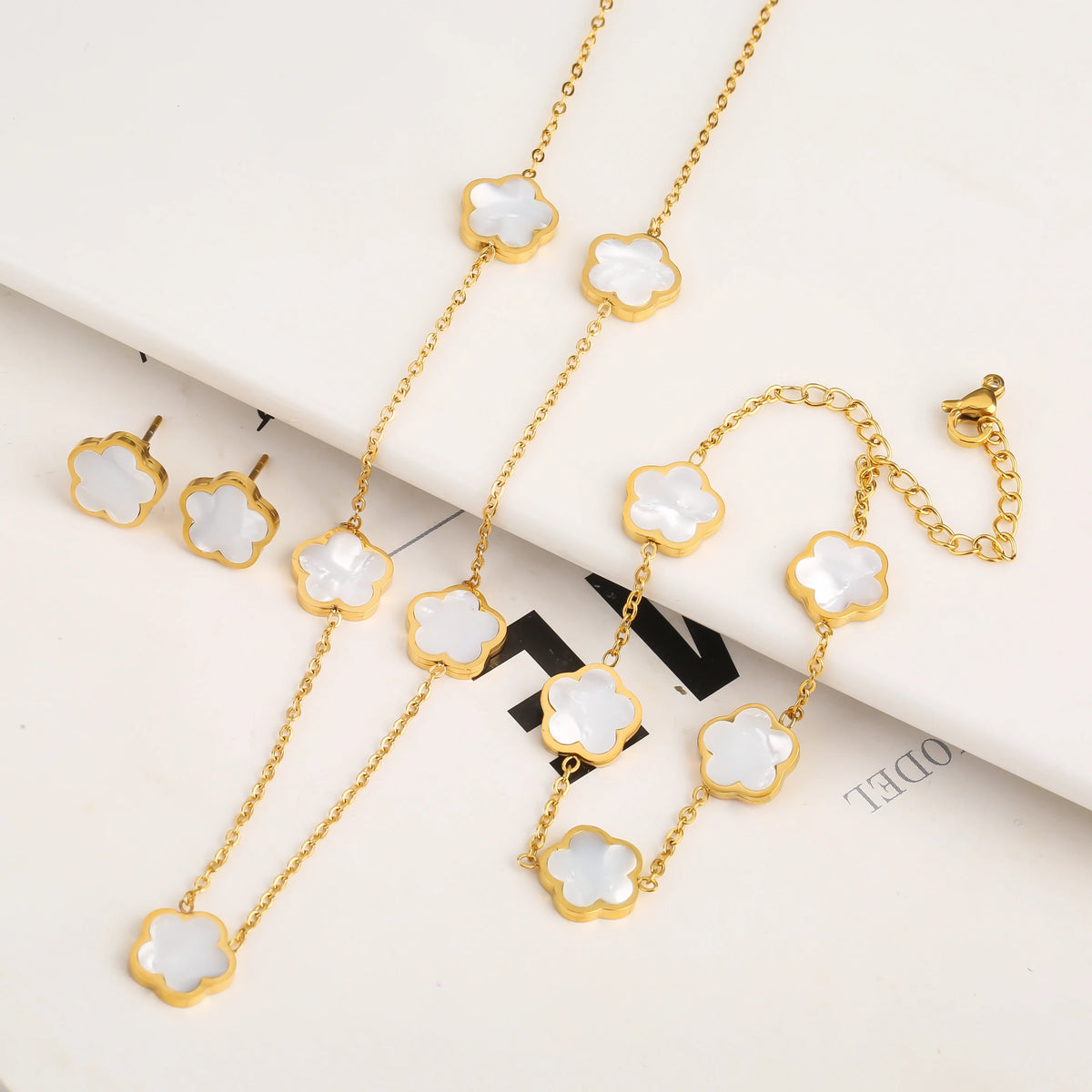 New Creative 4Pcs Stainless Steel Five Leaf Flower Bracelet Necklace Earrings Rings Set For Women Fashion Party Jewelry Clover