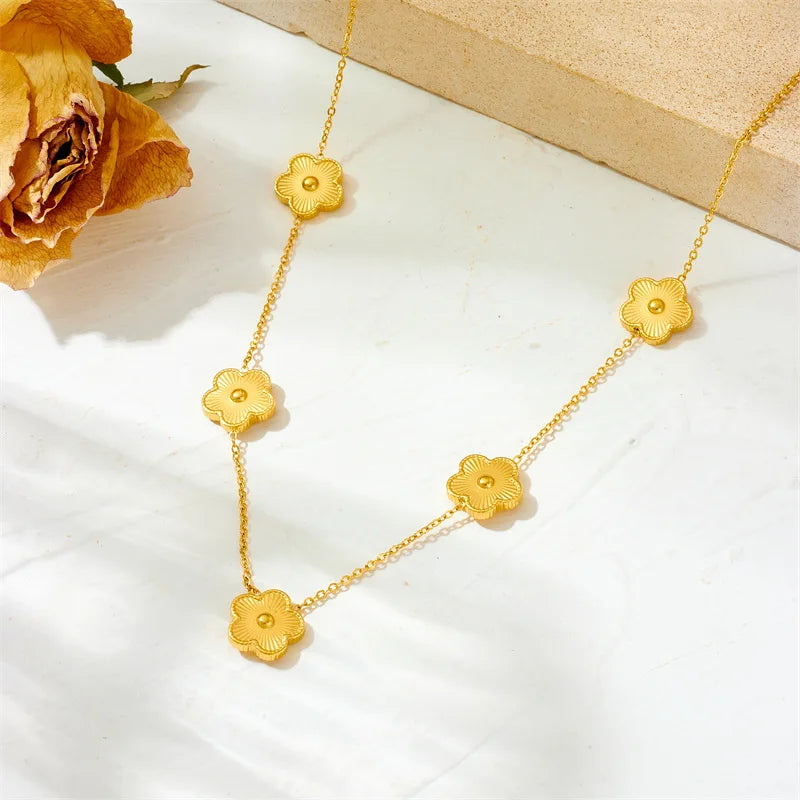 Hot Selling High-Quality Plum Blossom Plant Metal Five Leaf Flower Bracelet Necklace With Double-Sided Y2K Style Clover