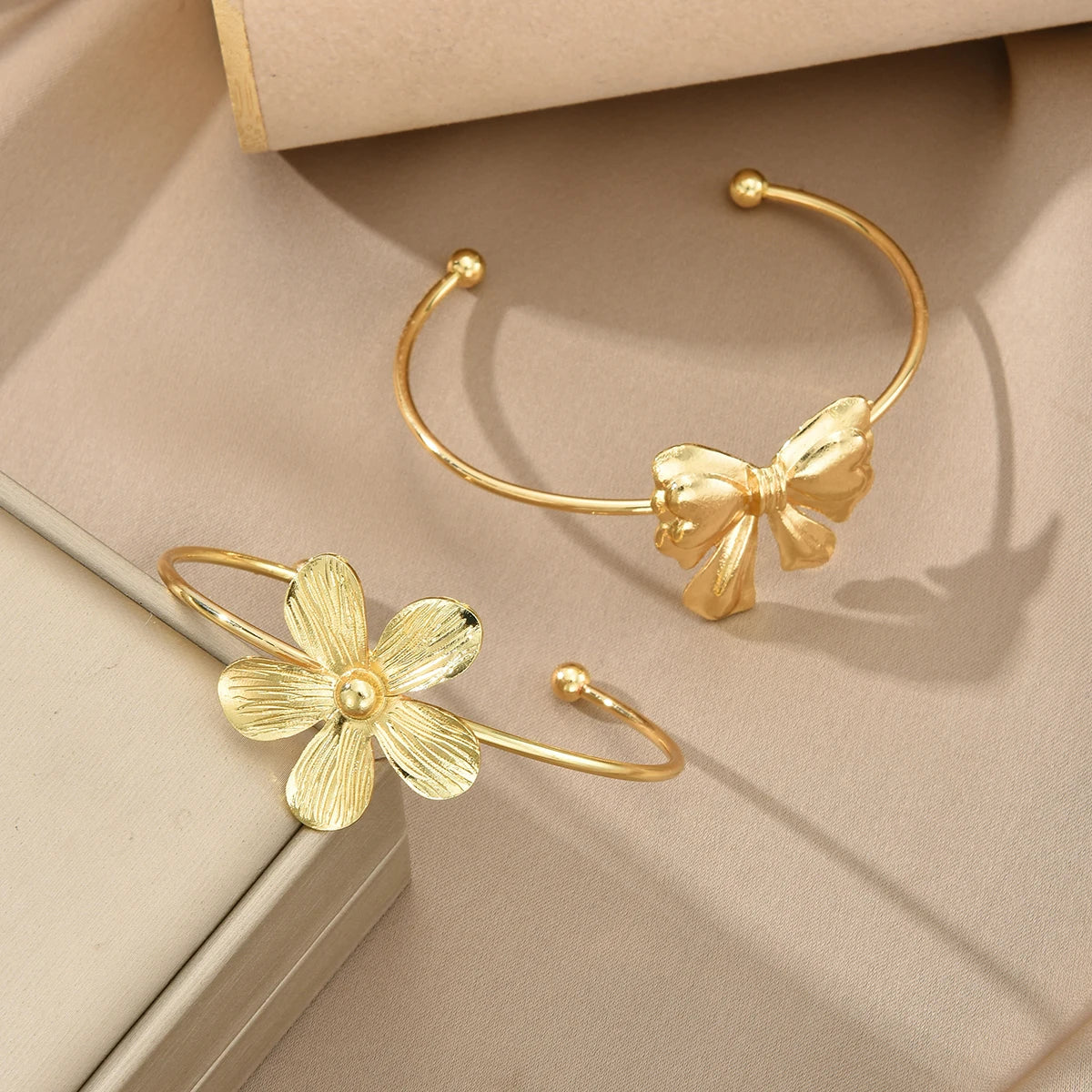2Pcs Gold Exquisite Flower Bowknot Open Cuff Bangle Set