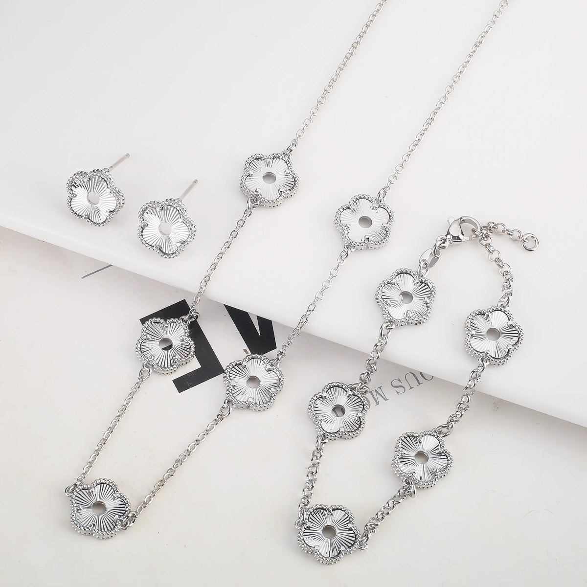 Hollow Metal Double sided Hollow Jewelry Set Sparkling Hot Selling Plum Blossom Jewelry Set Creative New Design For Women Clover