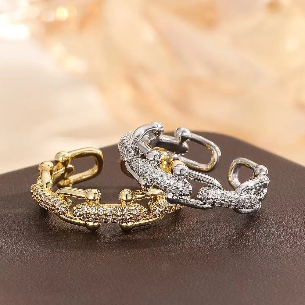 Micro-set zirconia link chain ring for women, exuding a cool and sophisticated vibe, designed for the index finger.