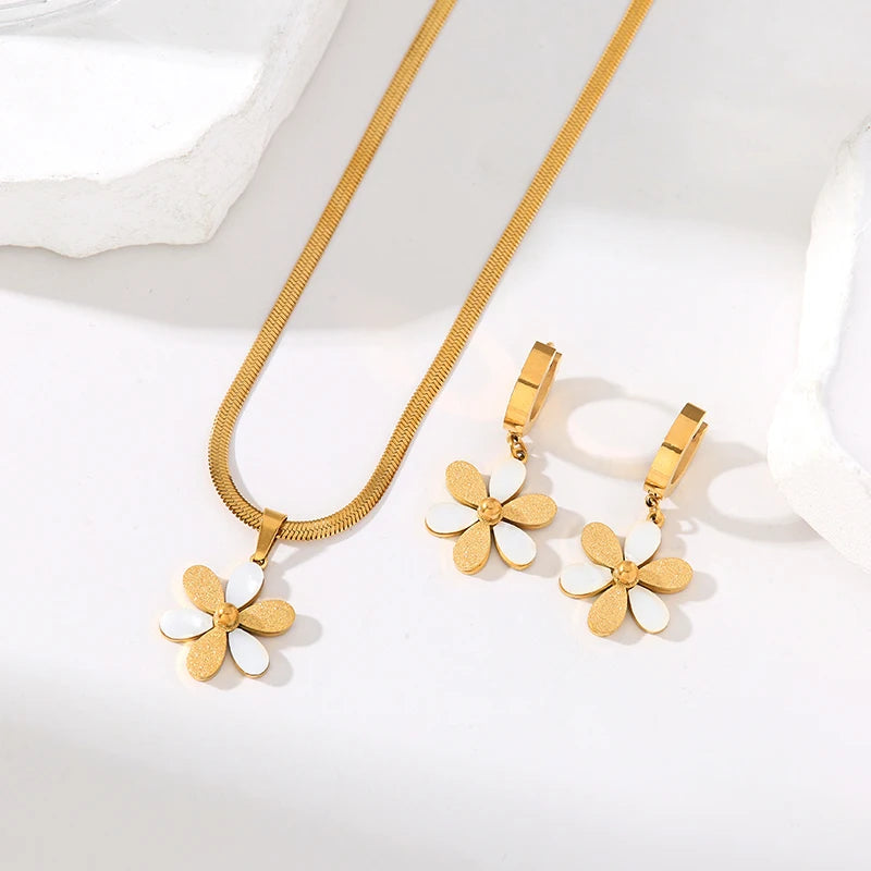 EILIECK Parure de bijoux exquise en acier inoxydable 316L, collier et boucles d'oreilles en forme de fleur, étanche, pour femme et fille, cadeau charmant