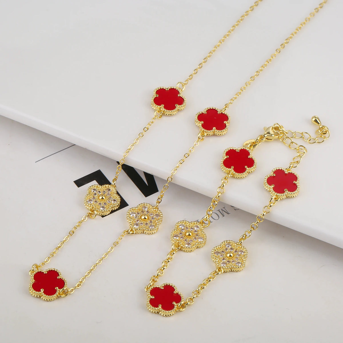 Hot Selling 18K Color Retention Electroplating New Plant Five Leaf Flower Micro Inlaid Zircon Set Necklace/Bracelet Women Clover