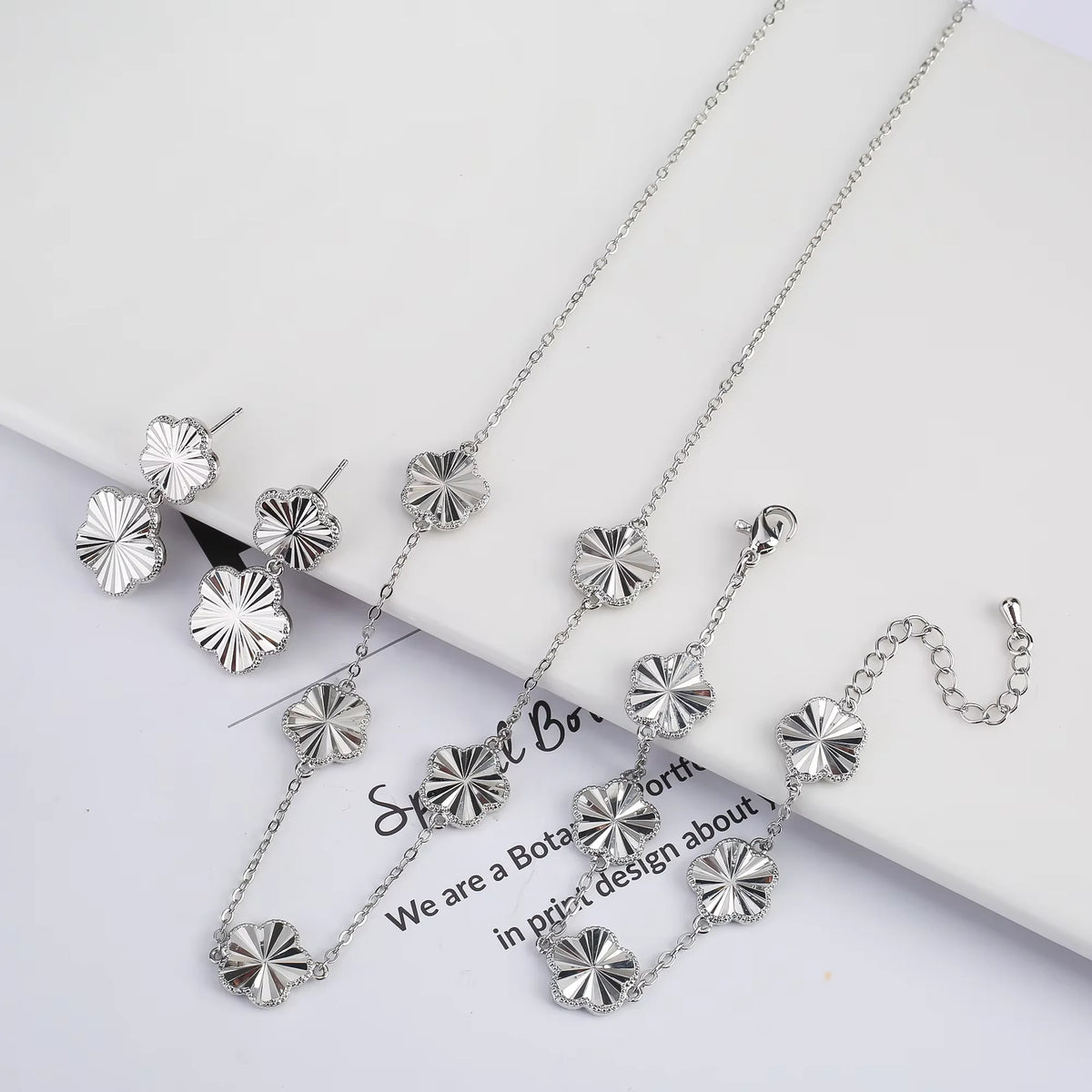 New Double Sided Minimalist Metal Jewelry Set With New Design Plum Blossom Plant Five Leaf Flower Gift For Women's Clover