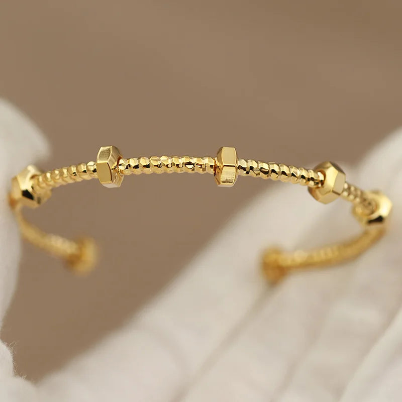 New Sight Design Delicate Metal Geometric Stud Earrings for Women Fashion Brand Jewelry C Shaped Earrings