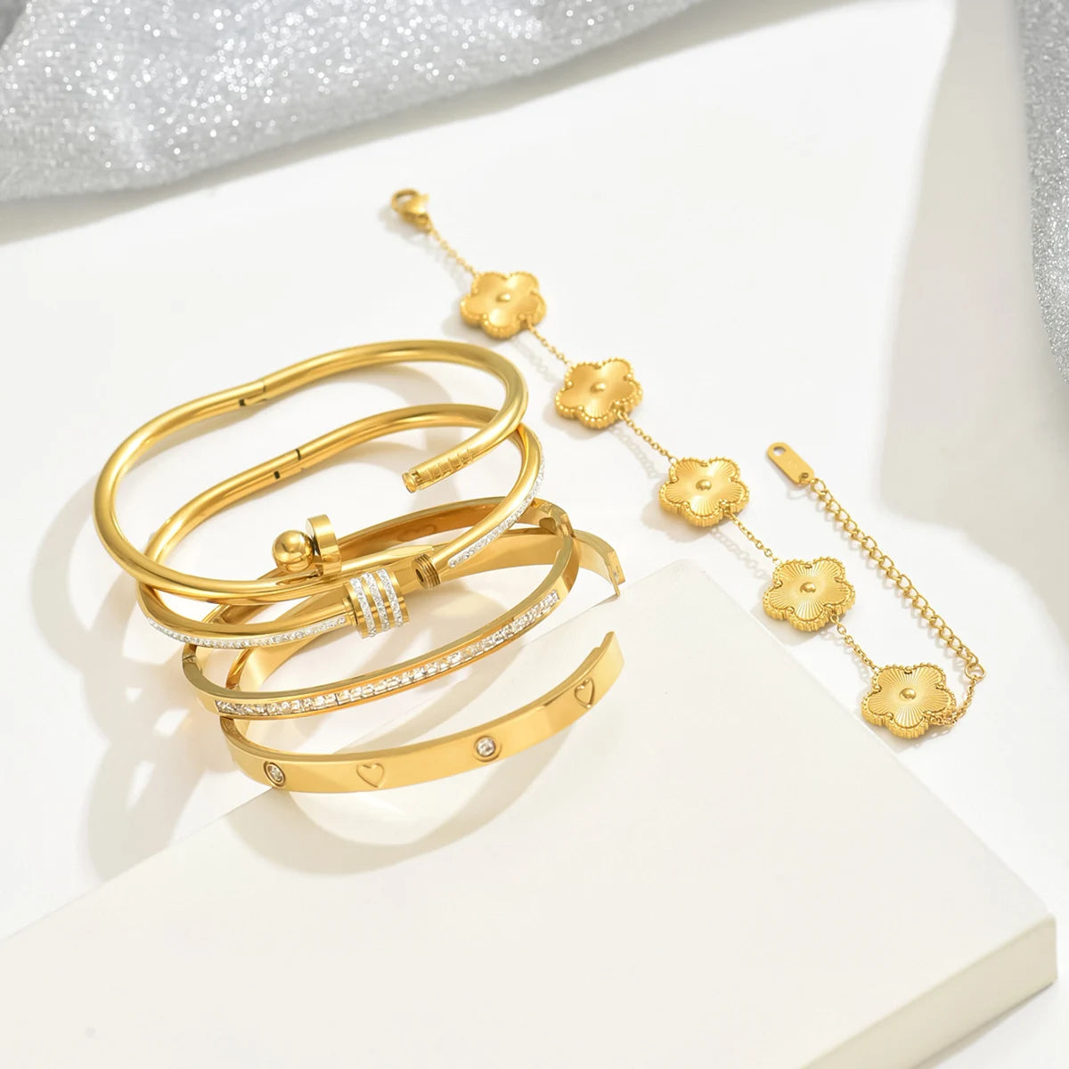 Europe And The United States Hot Stainless Steel Four-leaf Clover Lucky Bracelet Fashion Women's Nail Bracelet Gold Bangles Gift