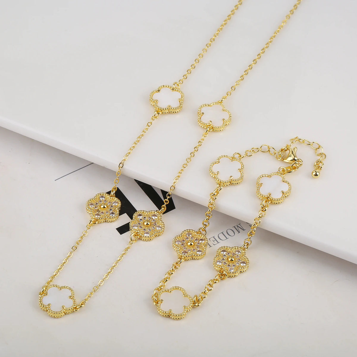 Hot Selling 18K Color Retention Electroplating New Plant Five Leaf Flower Micro Inlaid Zircon Set Necklace/Bracelet Women Clover