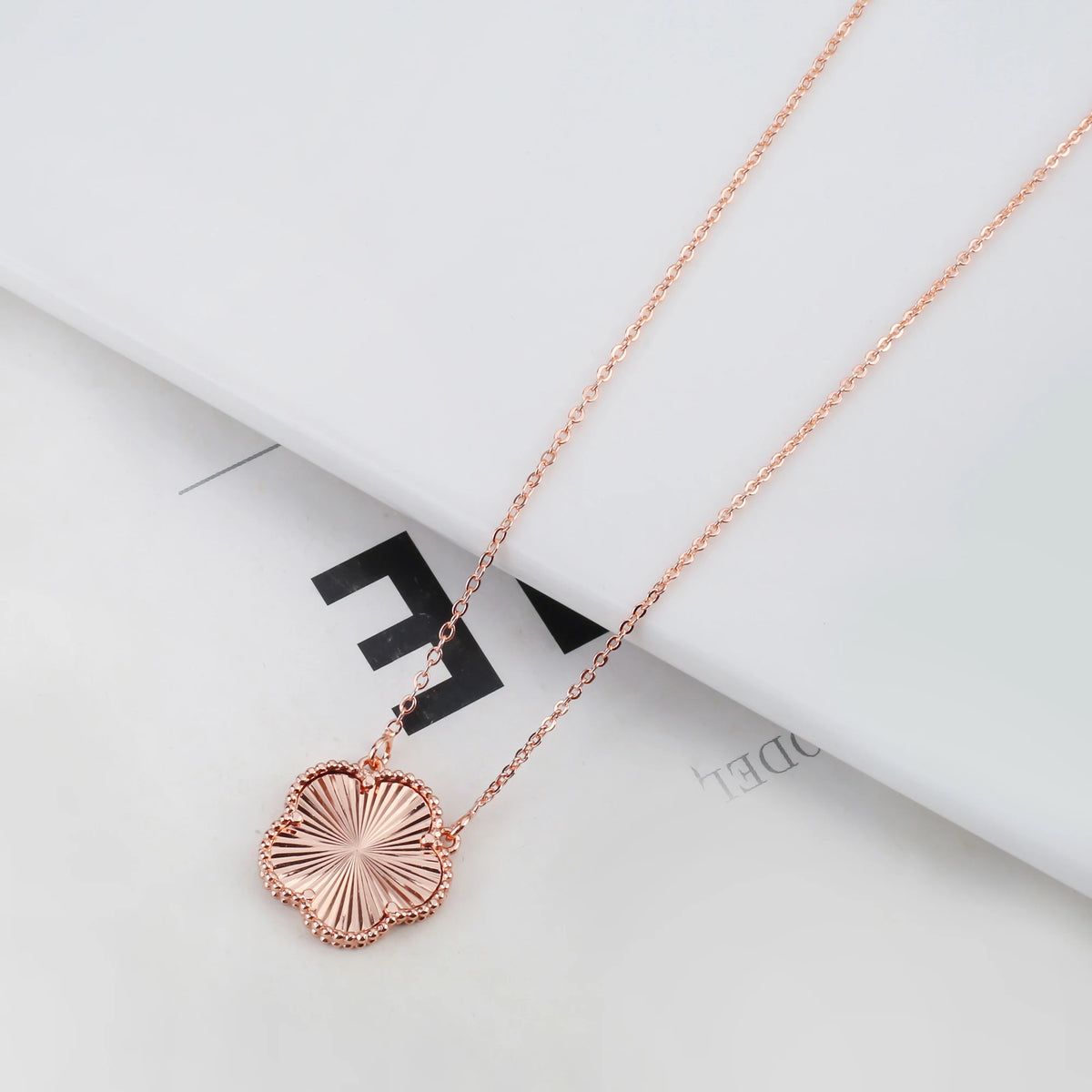 2025 Luxury Hot Selling Shiny Metal New Design Plant Five Leaf Flower Set 15mm Double Sided Women's Gilded Gift Clover