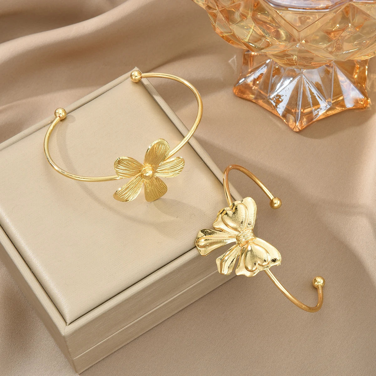 2Pcs Gold Exquisite Flower Bowknot Open Cuff Bangle Set