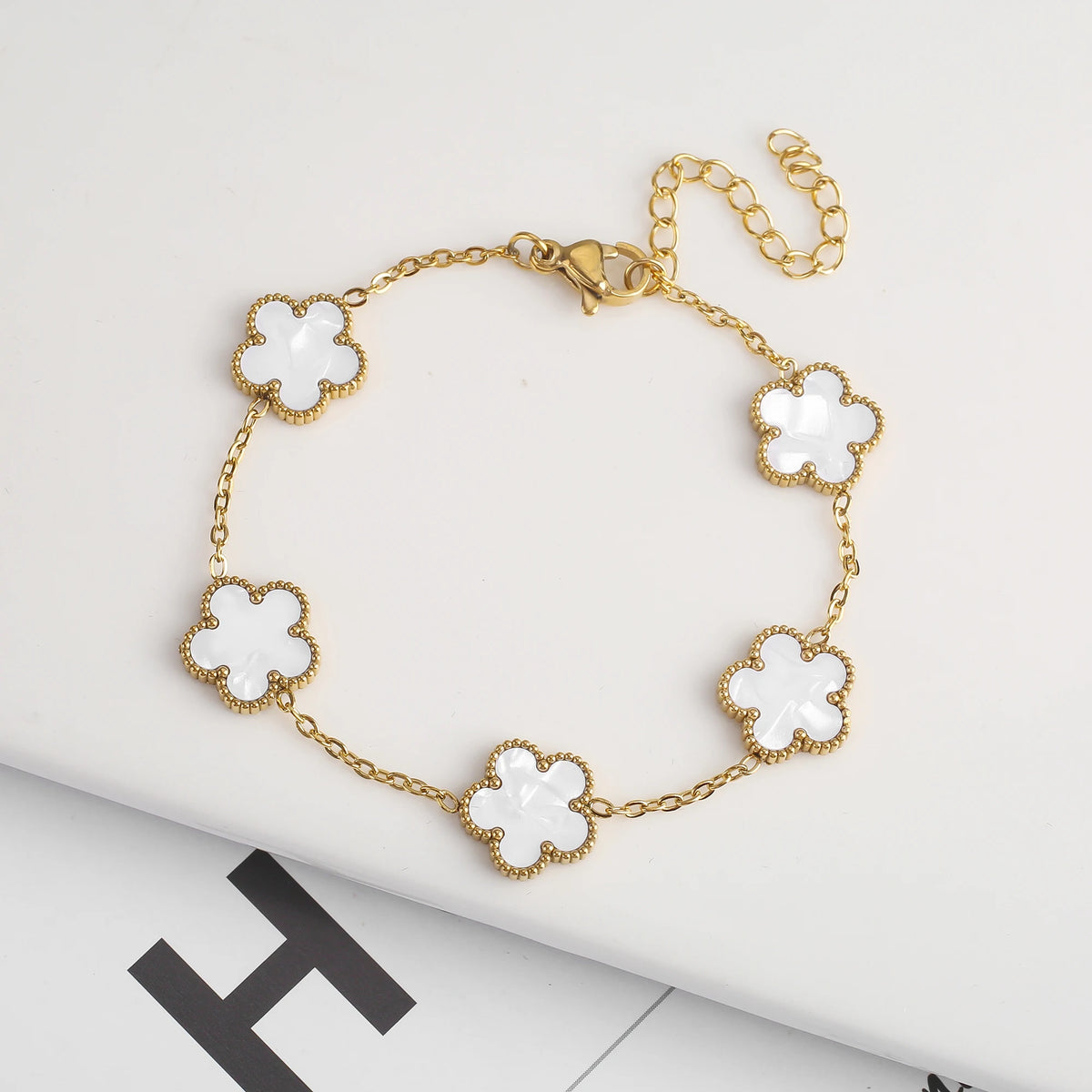 High Quality Hot Selling New Design Shell Acrylic Women's Stainless Steel Five Leaf Flower Jewelry Set That Does Not Fade Clover