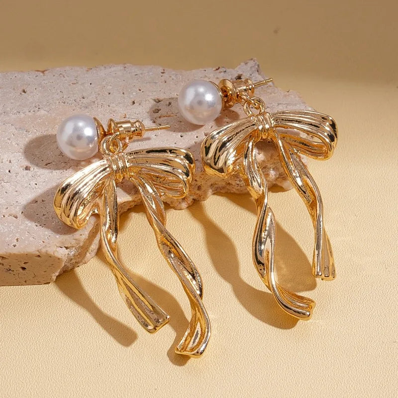 Elegant Metal Ribbon Bowknot Drop Earrings Fashion Party Jewelry, French Retro White Imitation Pearl Pendant Earrings for Women