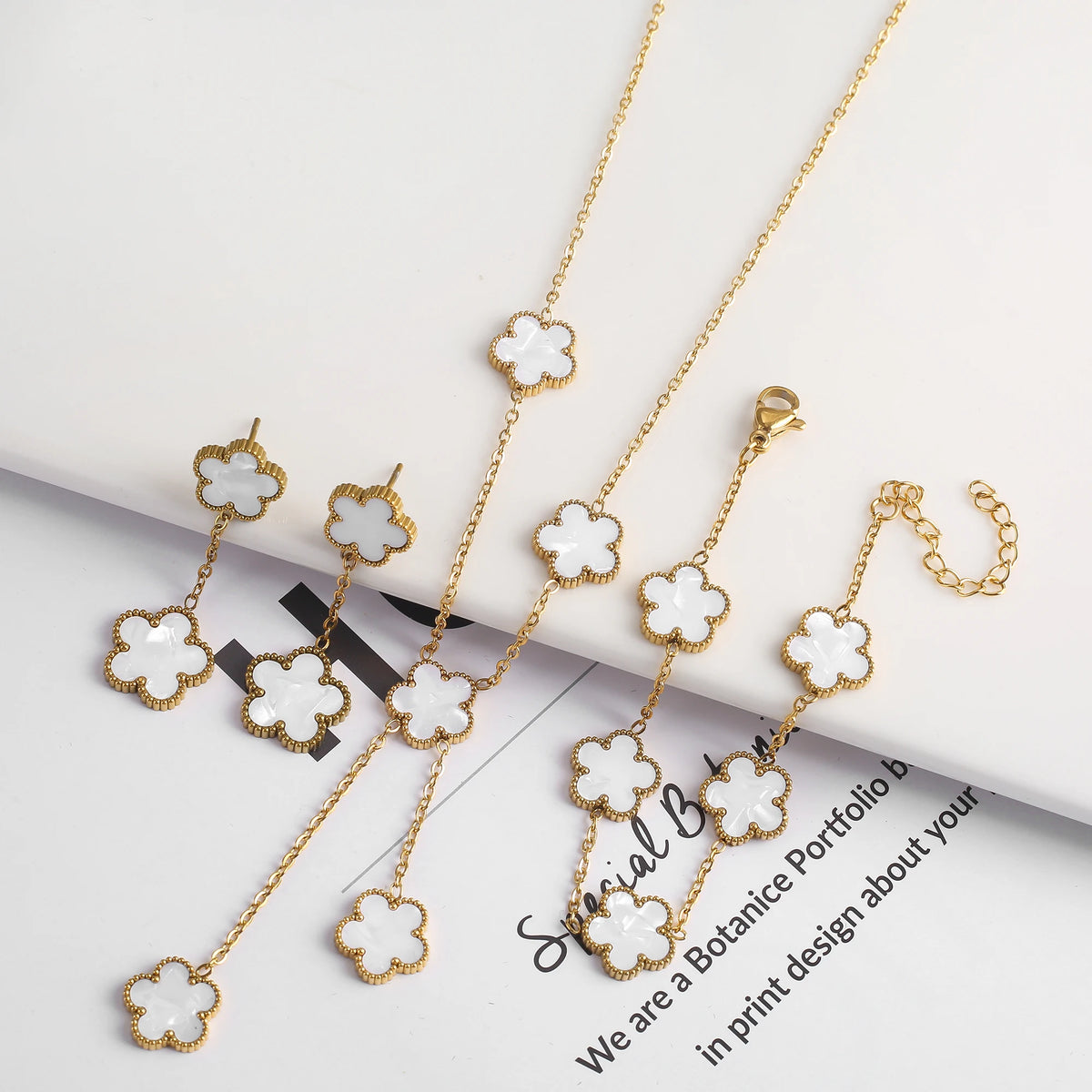 High Quality Hot Selling New Design Shell Acrylic Women's Stainless Steel Five Leaf Flower Jewelry Set That Does Not Fade Clover