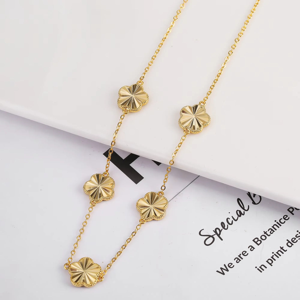 New Double Sided Minimalist Metal Jewelry Set With New Design Plum Blossom Plant Five Leaf Flower Gift For Women's Clover