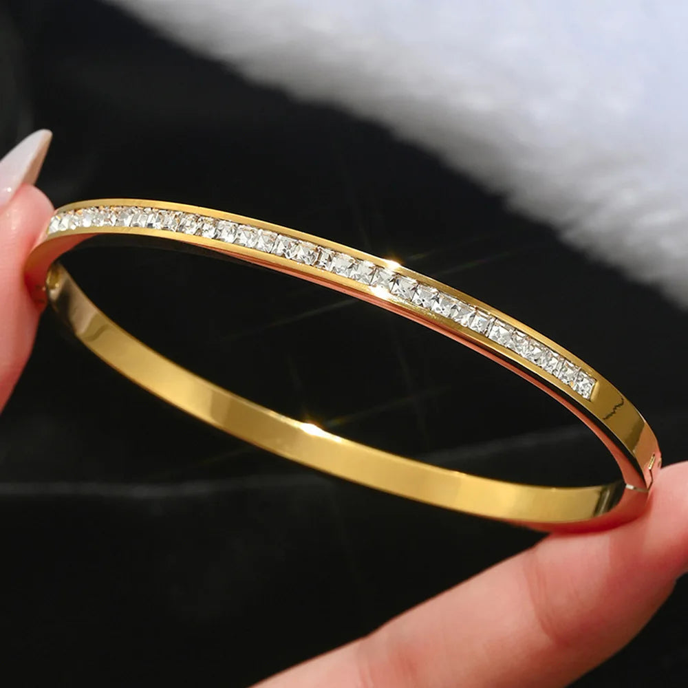 Europe And The United States Hot Stainless Steel Four-leaf Clover Lucky Bracelet Fashion Women's Nail Bracelet Gold Bangles Gift
