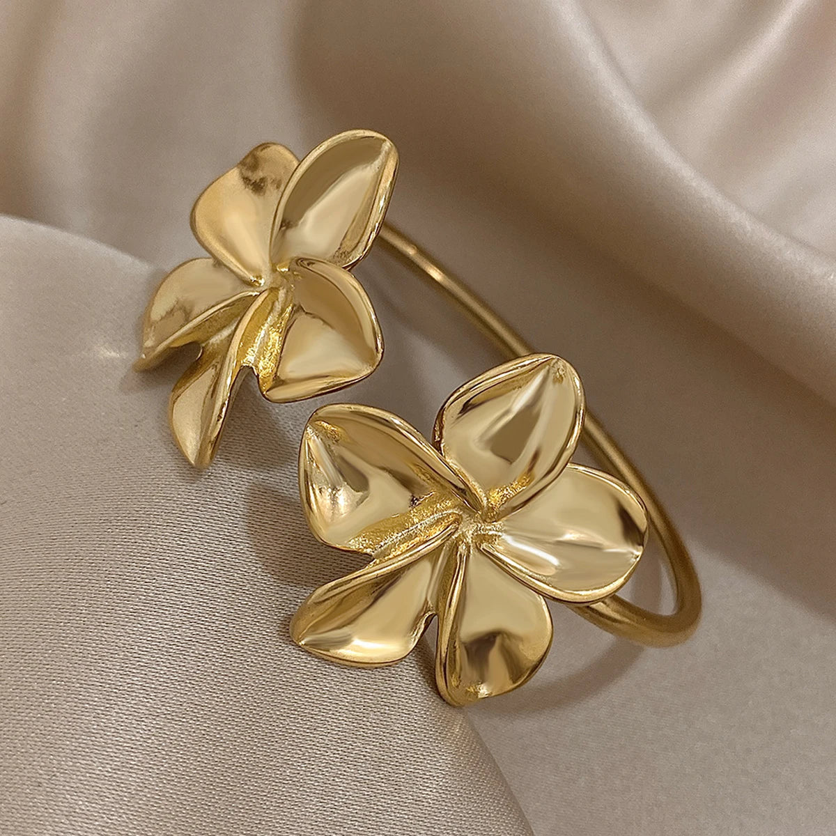 Vintage Elegant Gold Flower Cuff Bracelet