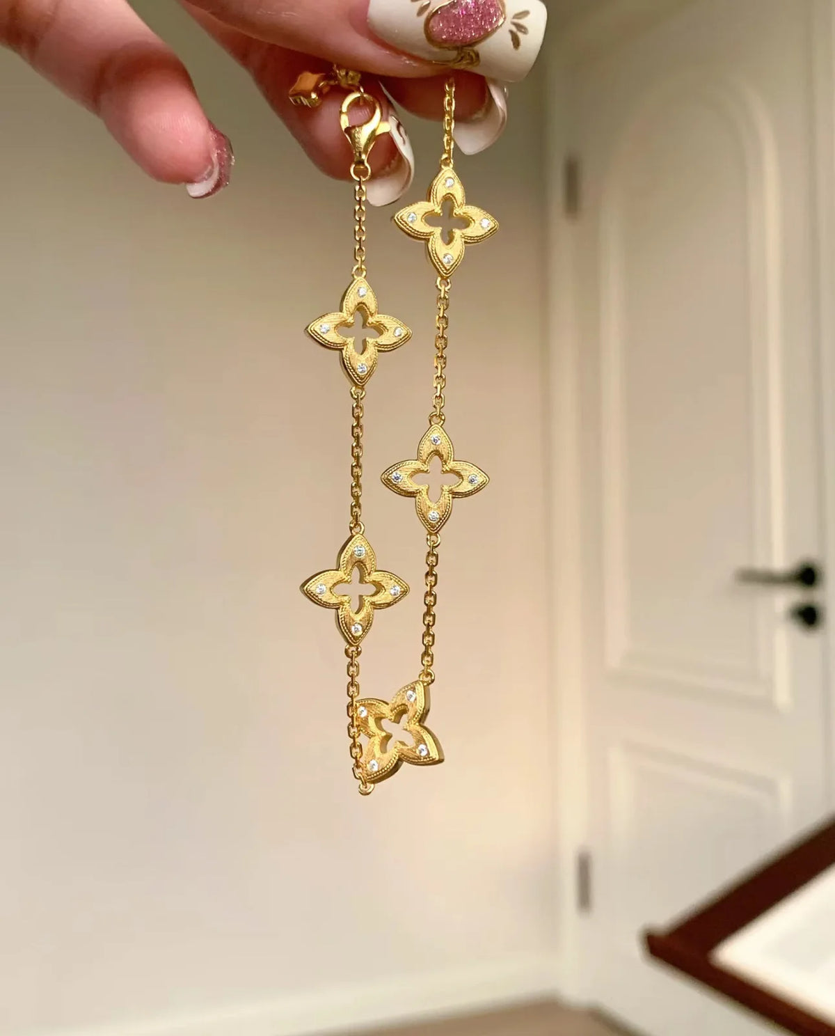 Gold-Plated Frosted Four-Leaf Clover Minimalist Clavicle Chain