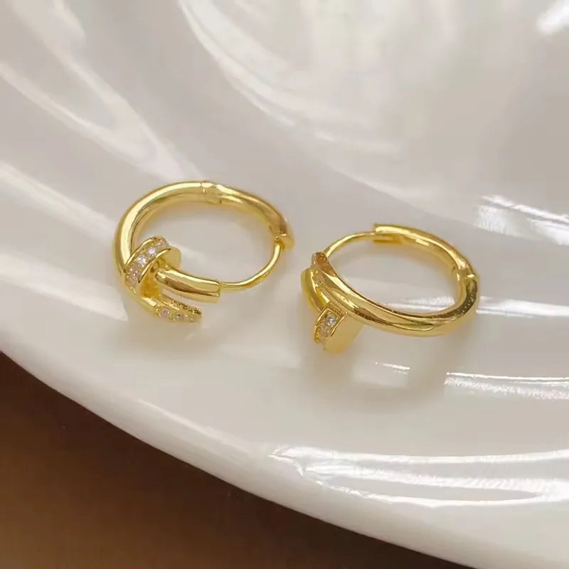 Boucles d'oreilles créoles rondes en cristal brillant et charmantes pour femmes, boucles d'oreilles minimalistes en forme de clou, bijoux tendance or/argent