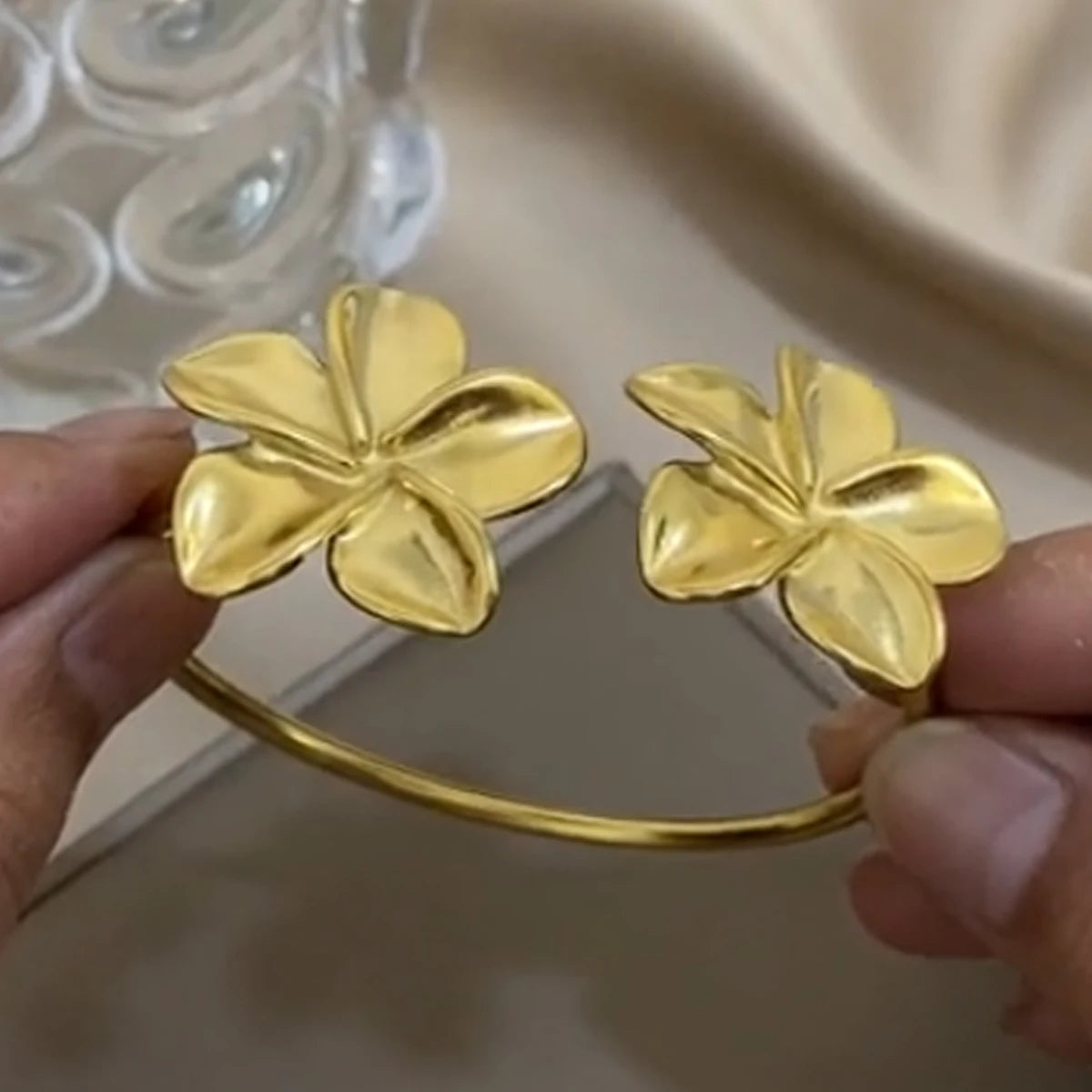 Vintage Elegant Gold Flower Cuff Bracelet