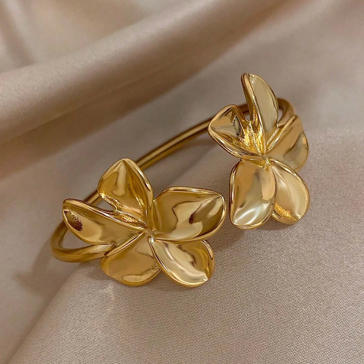 Vintage Elegant Gold Flower Cuff Bracelet