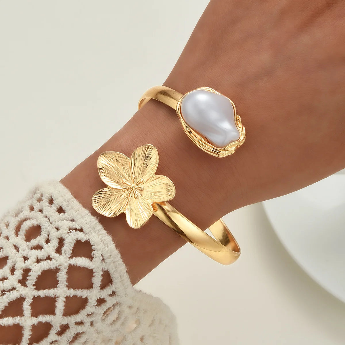 Vintage Elegant Gold Flower Cuff Bracelet