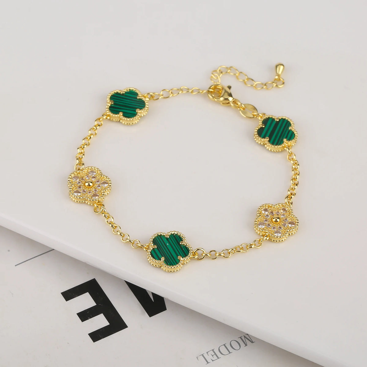 Hot Selling 18K Color Retention Electroplating New Plant Five Leaf Flower Micro Inlaid Zircon Set Necklace/Bracelet Women Clover