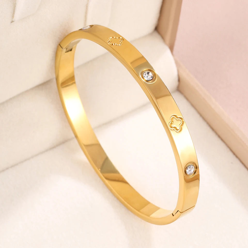 3PCSRomantic irregular zircon bracelets paired with flower-patterned stainless steel bracelets are perfect for ladies' jewelry