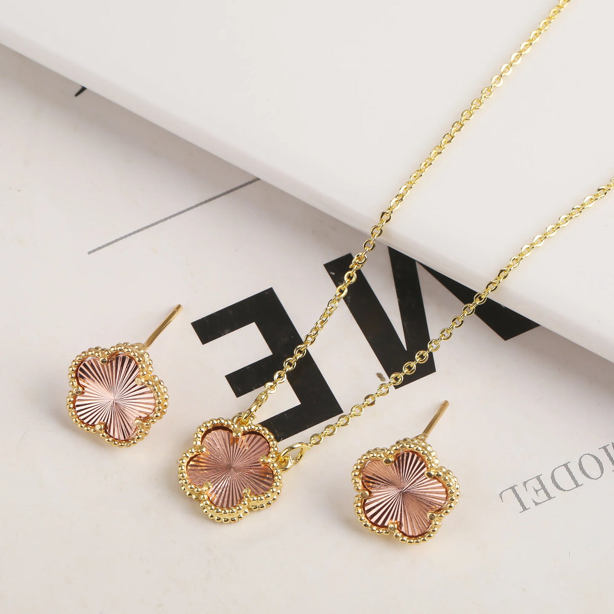18K Gold Plated High Quality Simple Plant Five Leaf Flower Natural Stone Metal Pendant Necklace Earring Set Women's Clover