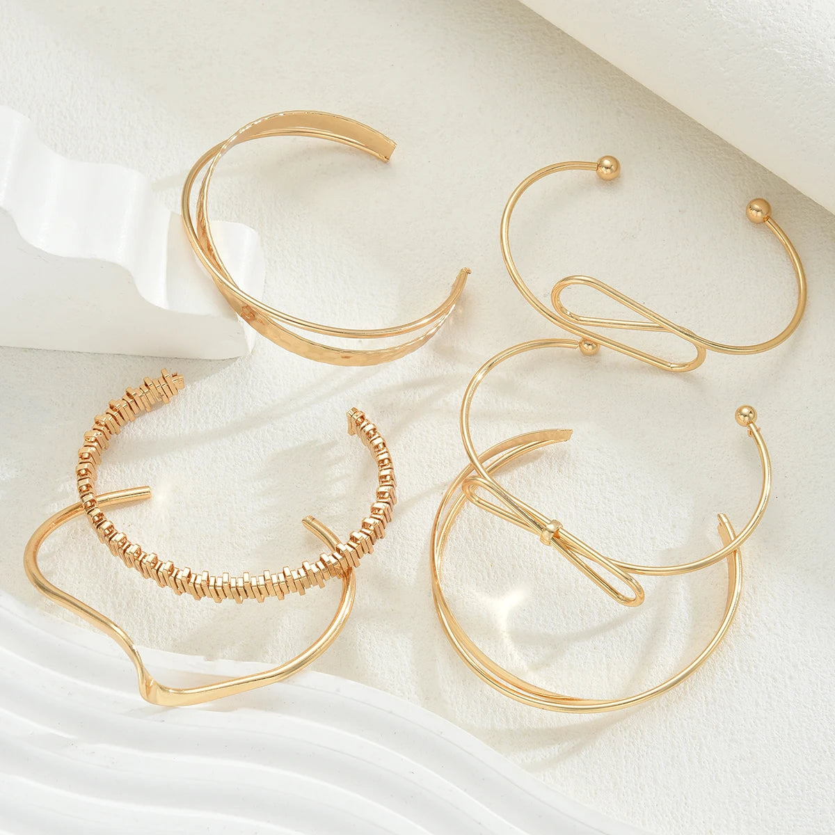 Luxurious Gold Geometric Bow Bangle Set 6pcs