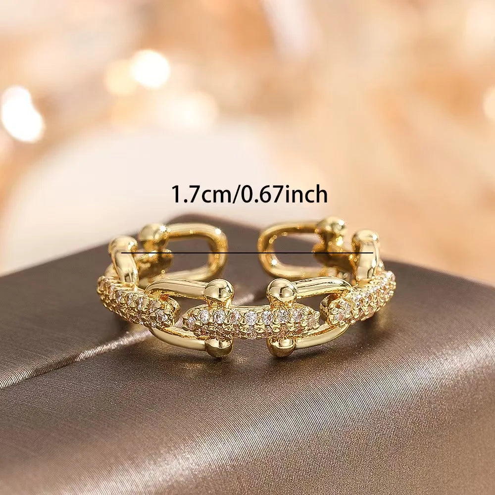 Micro-set zirconia link chain ring for women, exuding a cool and sophisticated vibe, designed for the index finger.