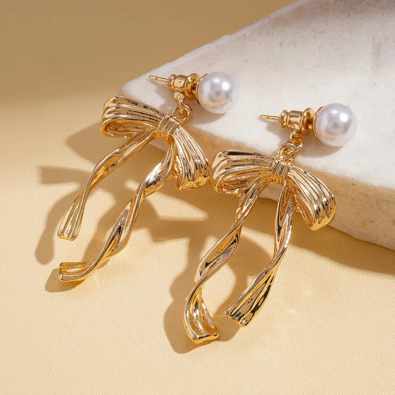 Elegant Metal Ribbon Bowknot Drop Earrings Fashion Party Jewelry, French Retro White Imitation Pearl Pendant Earrings for Women