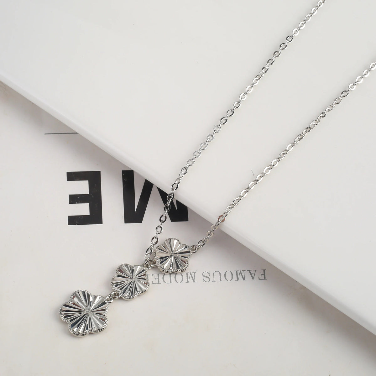 New Double Sided Minimalist Metal Jewelry Set With New Design Plum Blossom Plant Five Leaf Flower Gift For Women's Clover