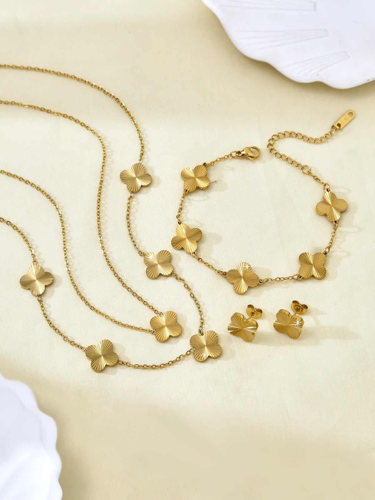 1 Piece Elegant Charm Light Luxury Stainless Steel Glossy Laser Pattern Four-Leaf Flower Necklace Bracelet Earrings Female