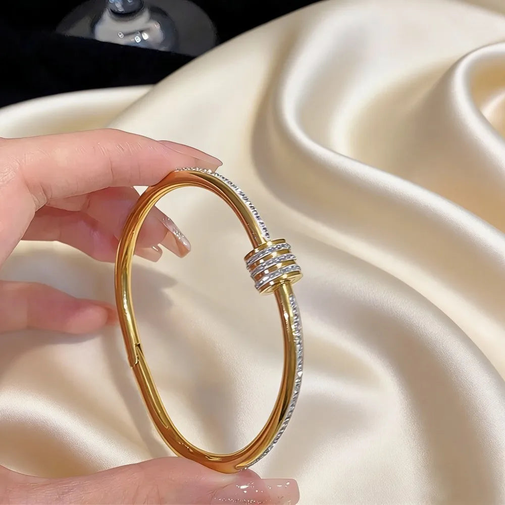 Luxury Gold Plated Stainless Steel Bangle Bracelet for Women Fashion Jewelry Accessory Mother's Day Gift ﻿