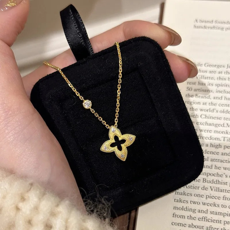 Women's Heavy Duty Hollow Four Leaf Clover Necklace Hot Sale Of The Season New Style Bubu Style Clavicle Chain Geometric Shap...