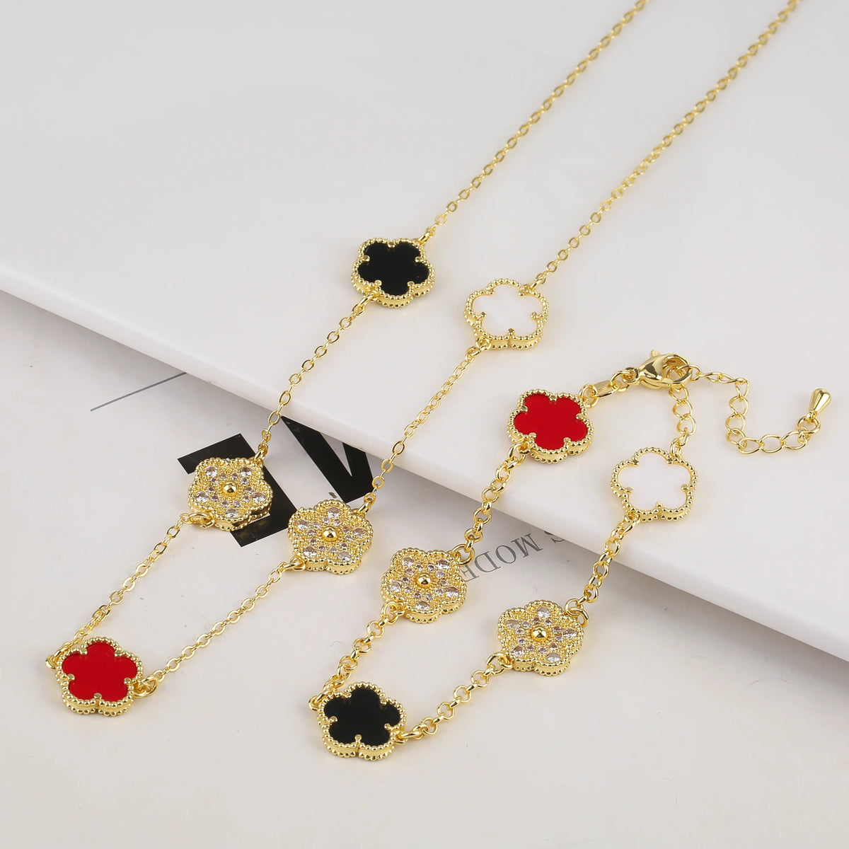 Hot Selling 18K Color Retention Electroplating New Plant Five Leaf Flower Micro Inlaid Zircon Set Necklace/Bracelet Women Clover