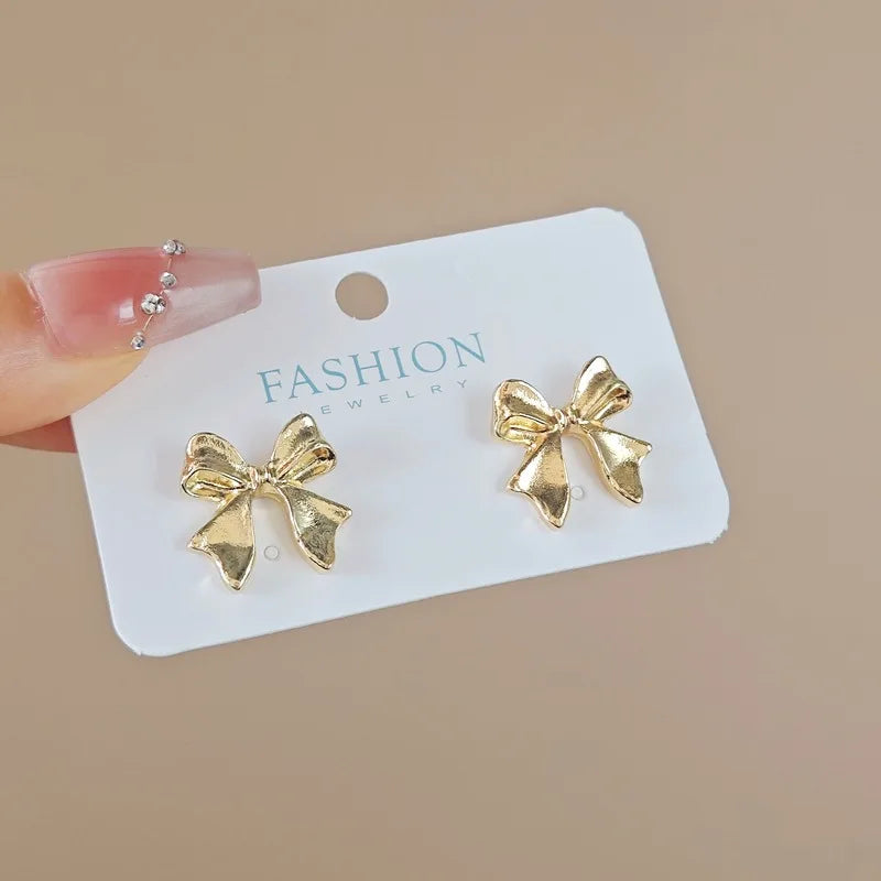 A Pair of Fashionable Bow and Gold Earrings, Elegant Women's Daily Clothing Jewelry Matching, Trendy Party and Holiday Gifts