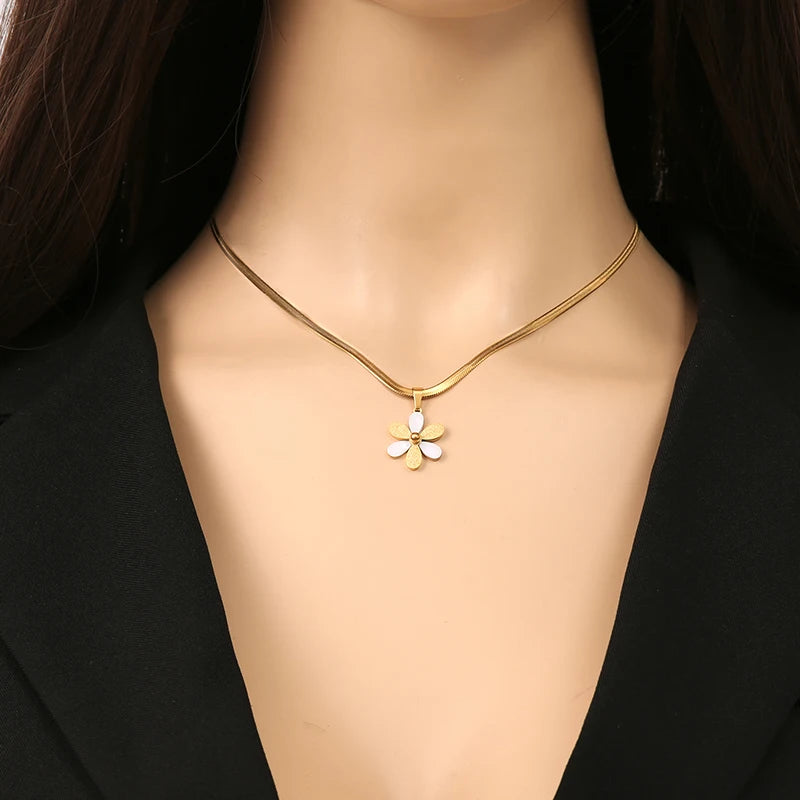 EILIECK Parure de bijoux exquise en acier inoxydable 316L, collier et boucles d'oreilles en forme de fleur, étanche, pour femme et fille, cadeau charmant