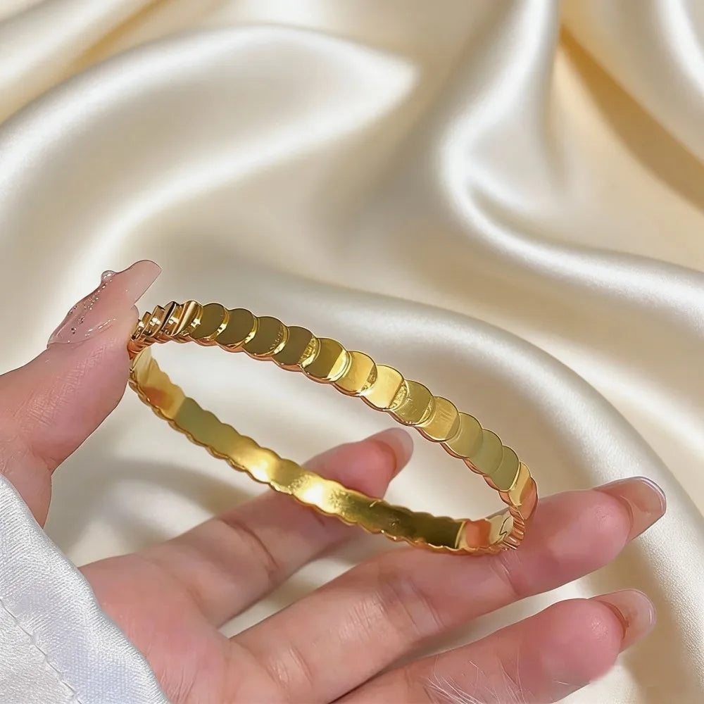 Luxury Gold Plated Stainless Steel Bangle Bracelet for Women Fashion Jewelry Accessory Mother's Day Gift ﻿
