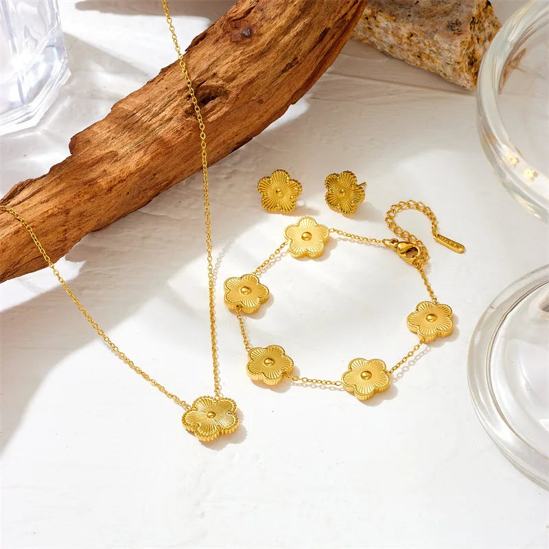 Hot Selling High-Quality Plum Blossom Plant Metal Five Leaf Flower Bracelet Necklace With Double-Sided Y2K Style Clover