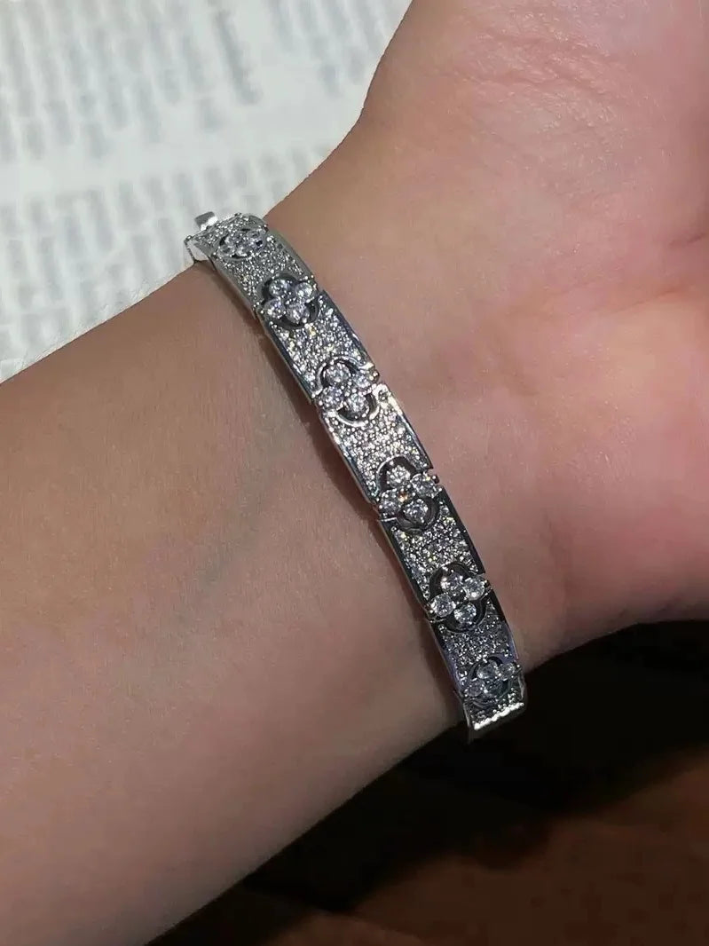 ChooseMe Luxury Four-Leaf Clover Elegant Open Hand Bracelet